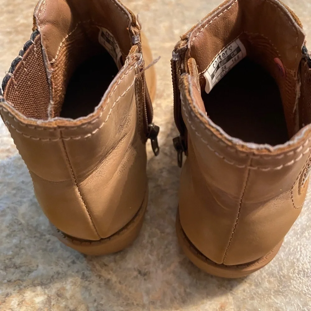 CARTERS SIZE 8 BROWN CHILDRENS BOOTS
